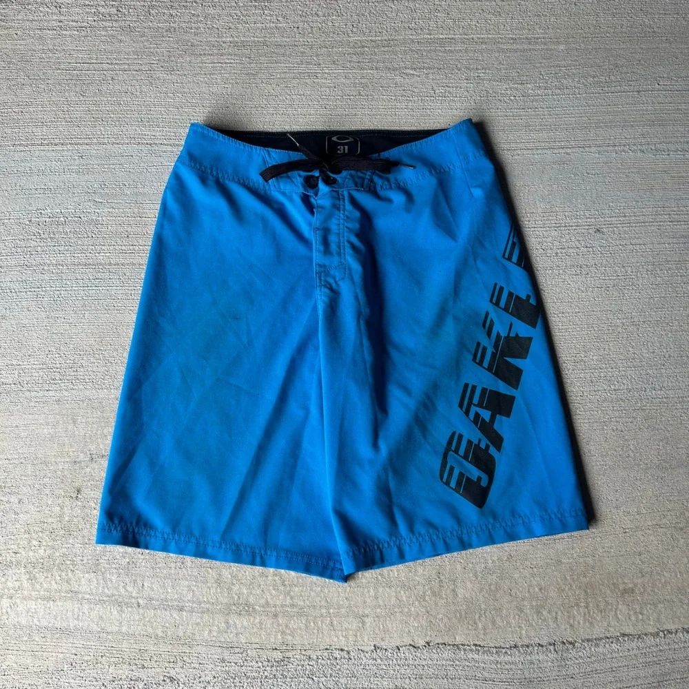 Vintage 2000s Y2K Oakley men's 31 board shorts